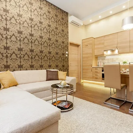 A_or_ B_luxflat_2br_2ba_vaci Street *